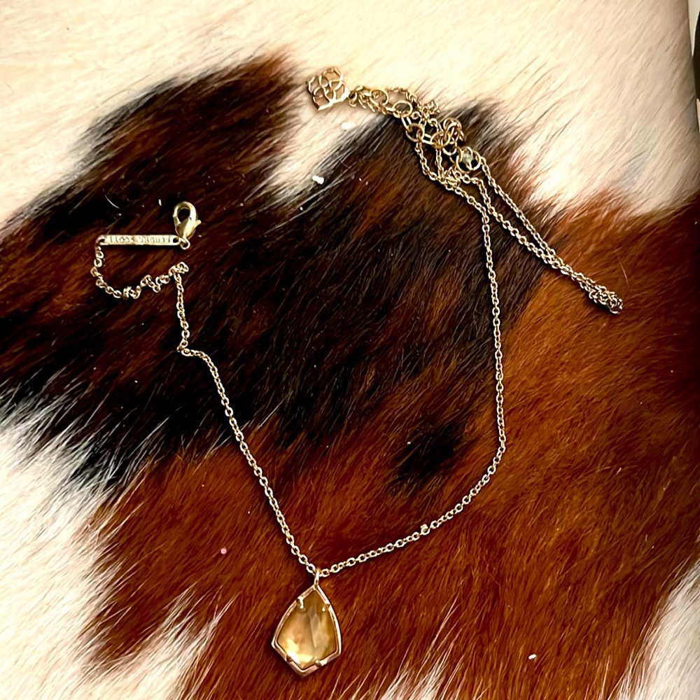 Kendra Scott necklace